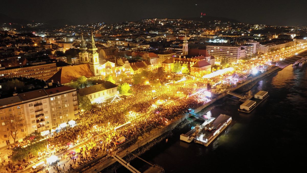 FOTO: Maďarsko na nohou, Budapešť slavila do rána